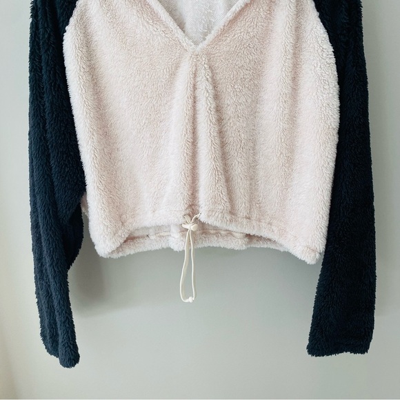 Urban Outfitters Fuzzy Crop Hoodie Black/Cream Sz Small - Picture 3 of 8